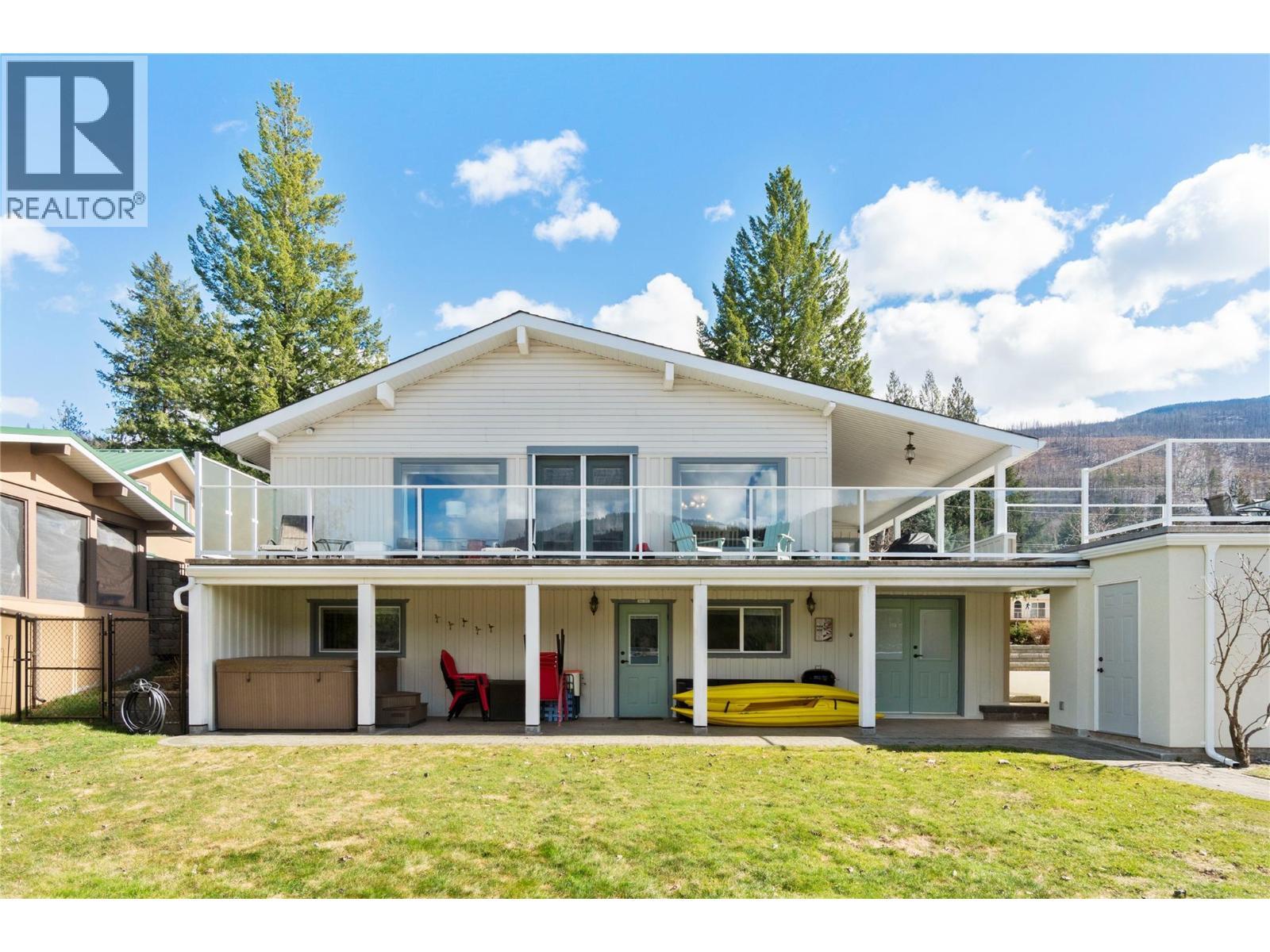 82 Montcalm Crescent, Sicamous, BC - Outdoor With Deck Patio Veranda