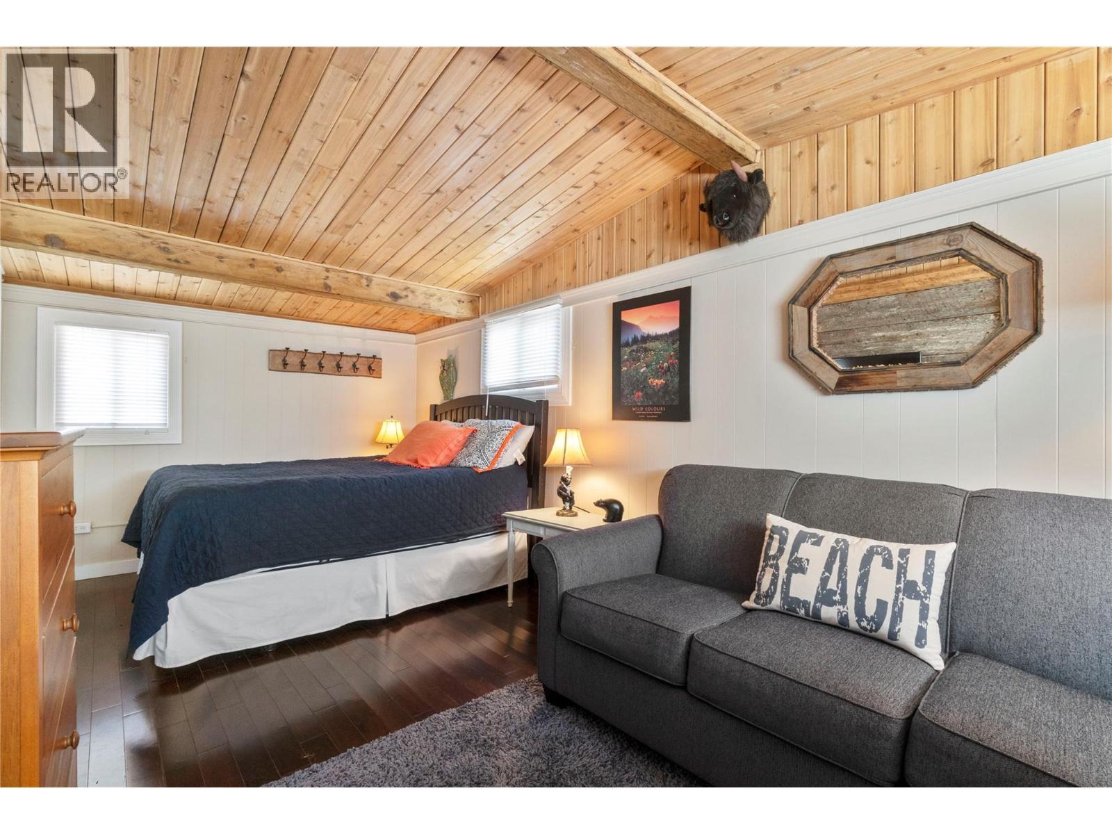 Cabin - 82 Montcalm Crescent, Sicamous, BC - Indoor Photo Showing Bedroom