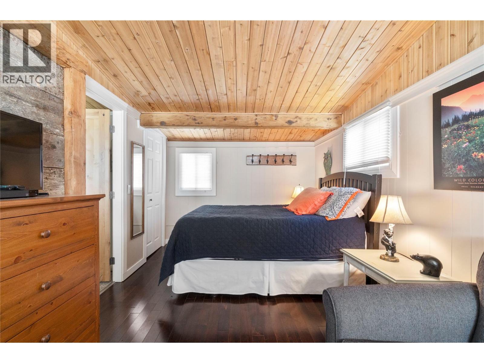 Cabin - 82 Montcalm Crescent, Sicamous, BC - Indoor Photo Showing Bedroom