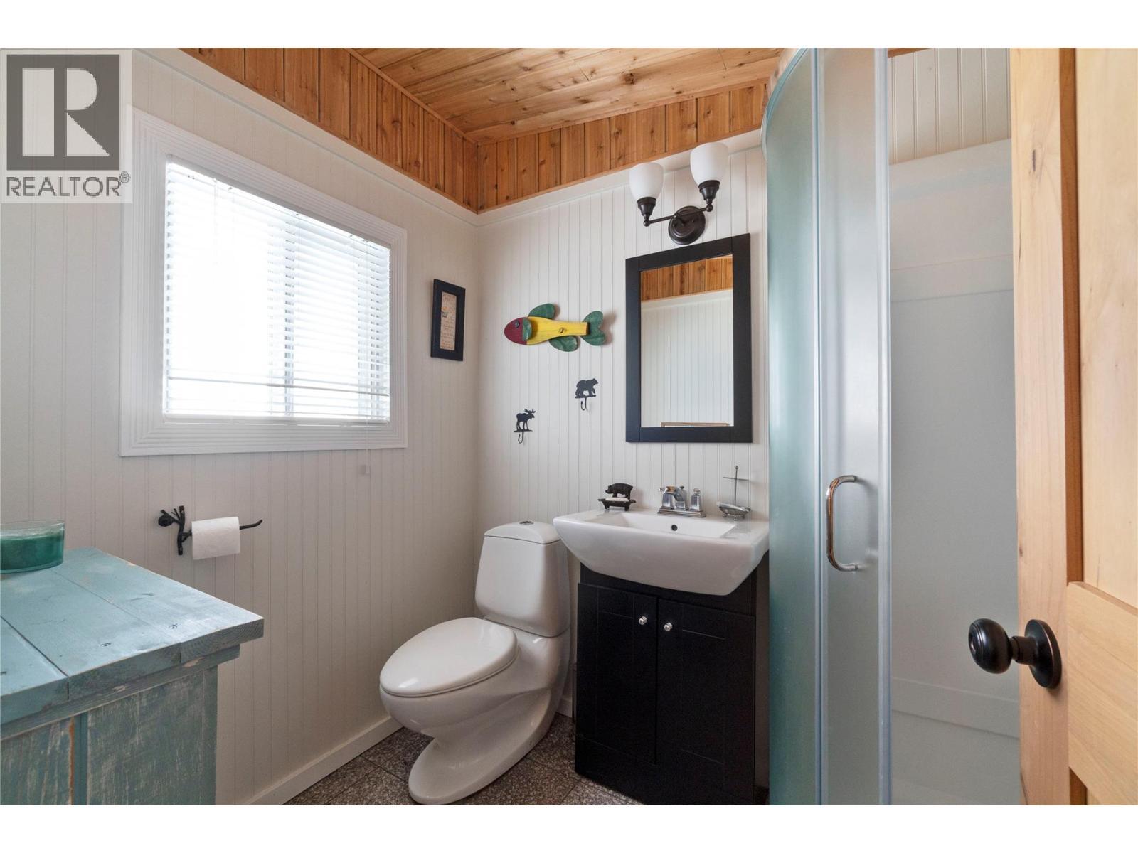 Cabin - 82 Montcalm Crescent, Sicamous, BC - Indoor Photo Showing Bathroom