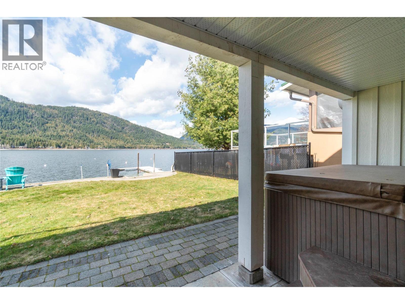 82 Montcalm Crescent, Sicamous, BC - Outdoor