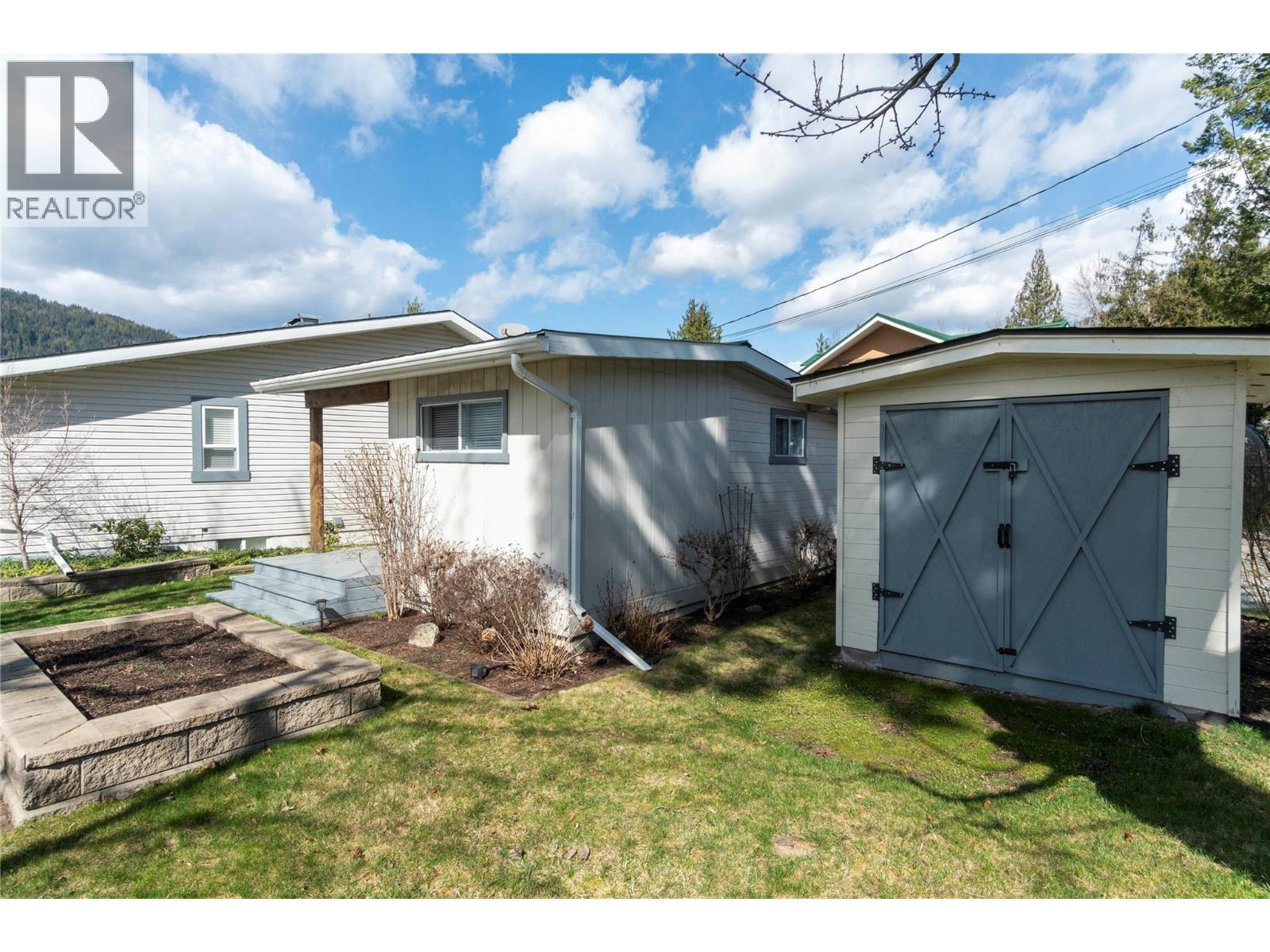 82 Montcalm Crescent, Sicamous, BC - Outdoor