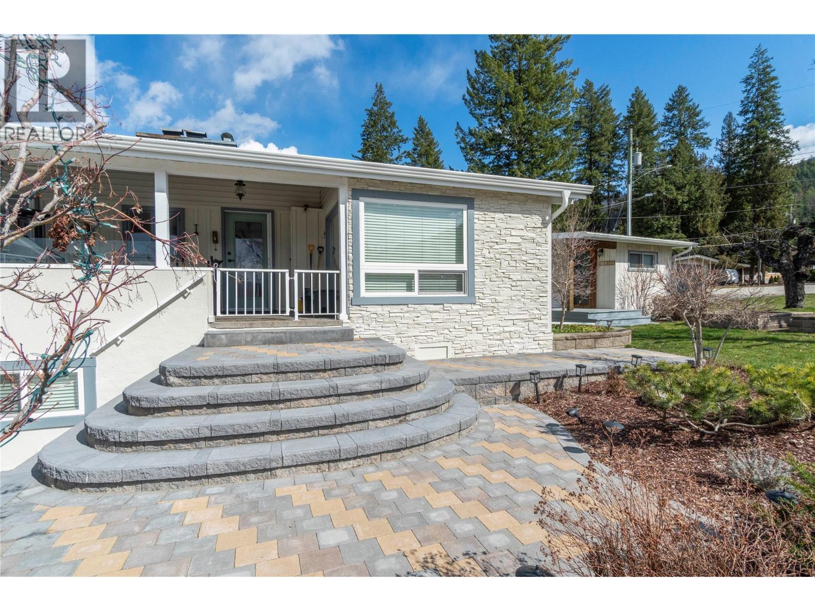 82 Montcalm Crescent, Sicamous, BC - Outdoor With Deck Patio Veranda