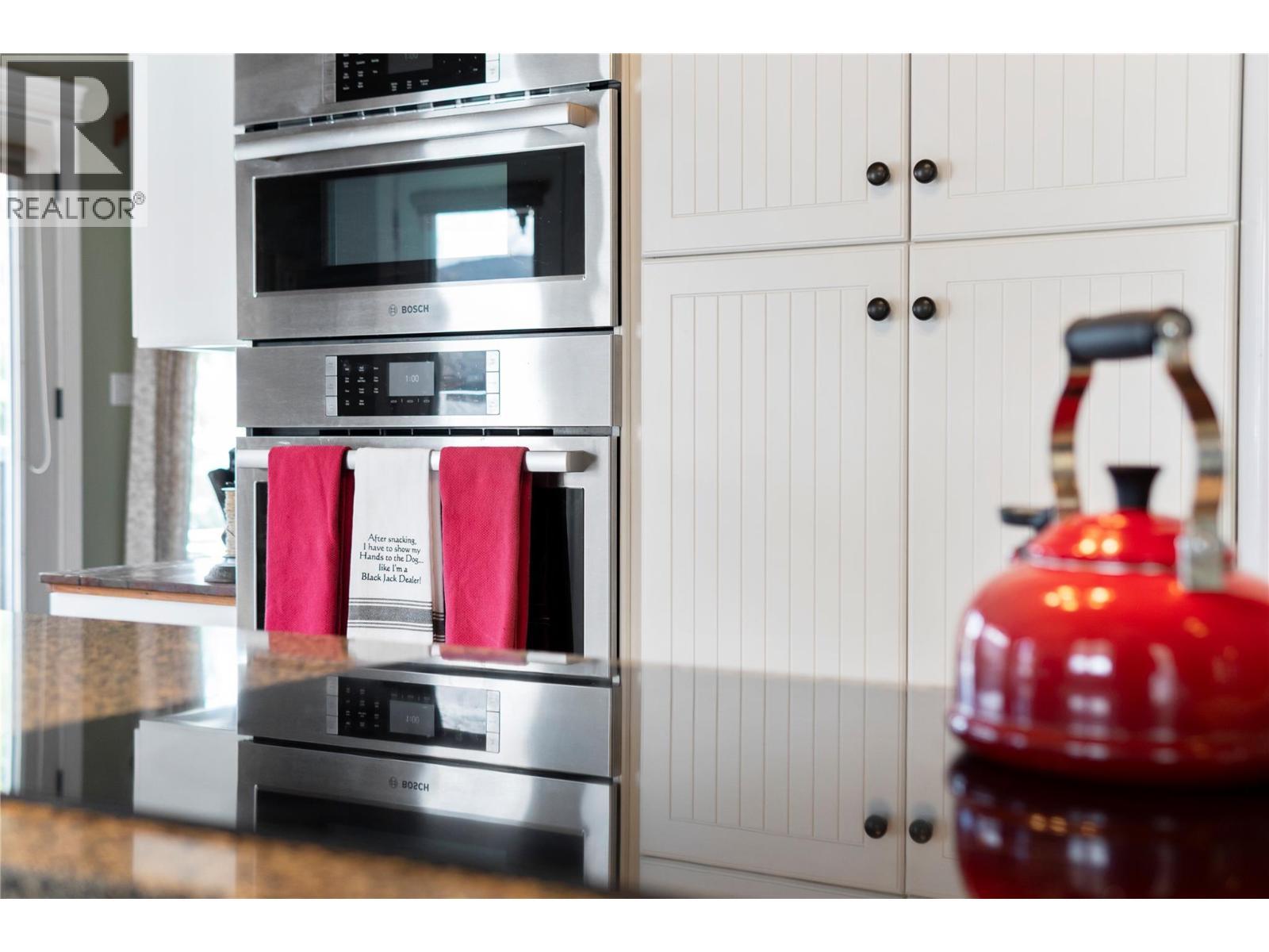 82 Montcalm Crescent, Sicamous, BC - Indoor Photo Showing Kitchen