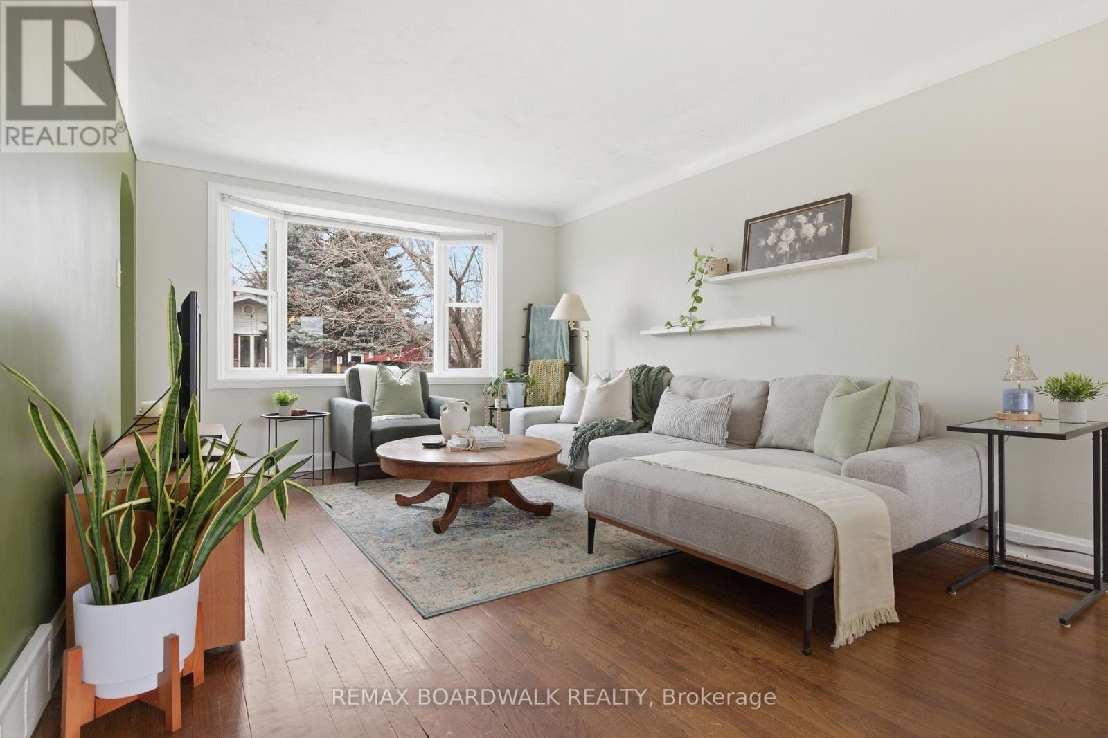 1250 Notting Hill Avenue, Ottawa, ON - Indoor Photo Showing Living Room