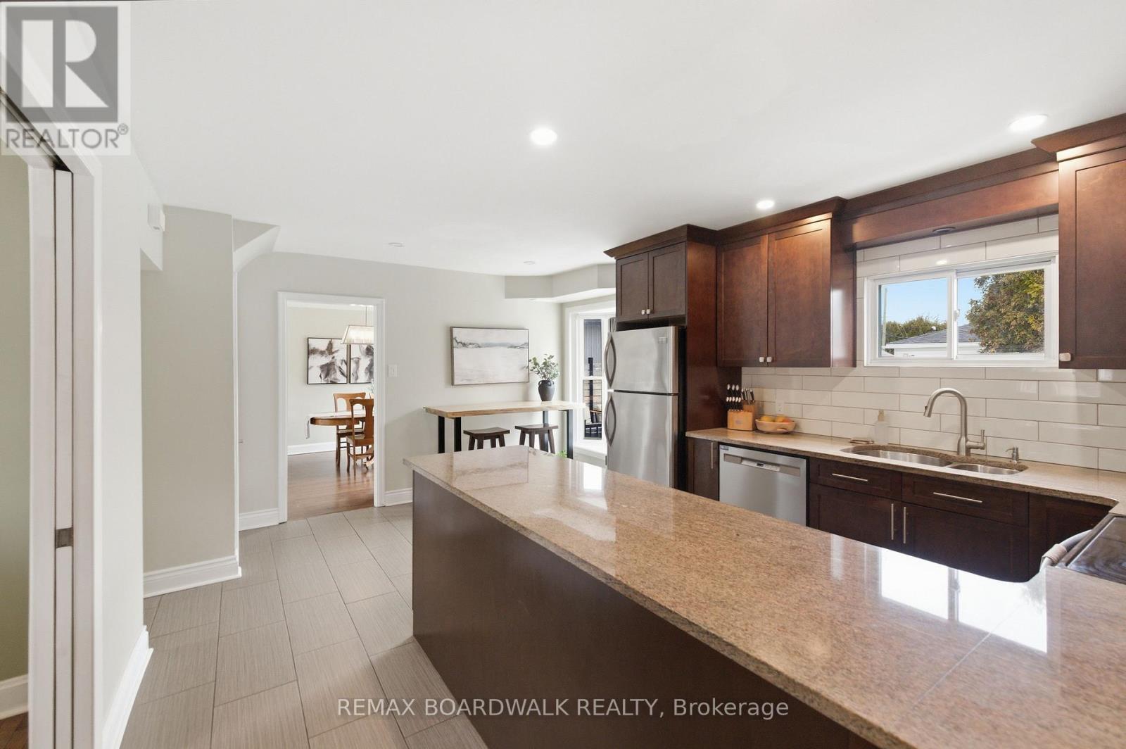 1250 Notting Hill Avenue, Ottawa, ON - Indoor Photo Showing Kitchen With Double Sink With Upgraded Kitchen