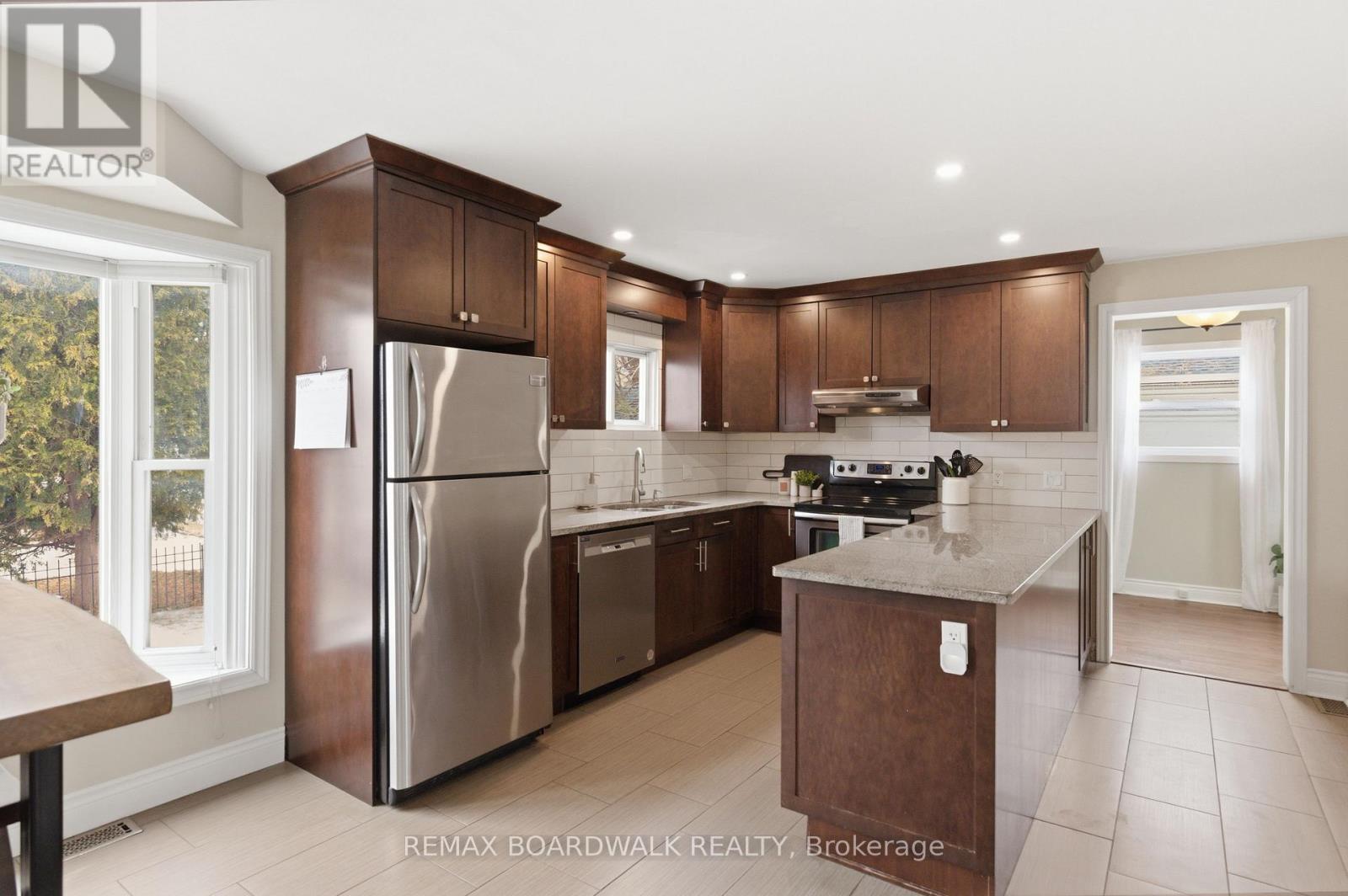 1250 Notting Hill Avenue, Ottawa, ON - Indoor Photo Showing Kitchen With Double Sink