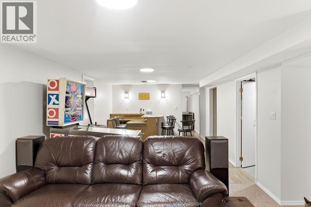 13132 Walker Sideroad, Essex, ON - Indoor Photo Showing Living Room