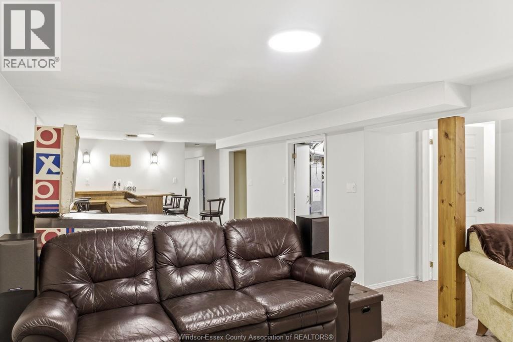 13132 Walker Sideroad, Essex, ON - Indoor Photo Showing Living Room