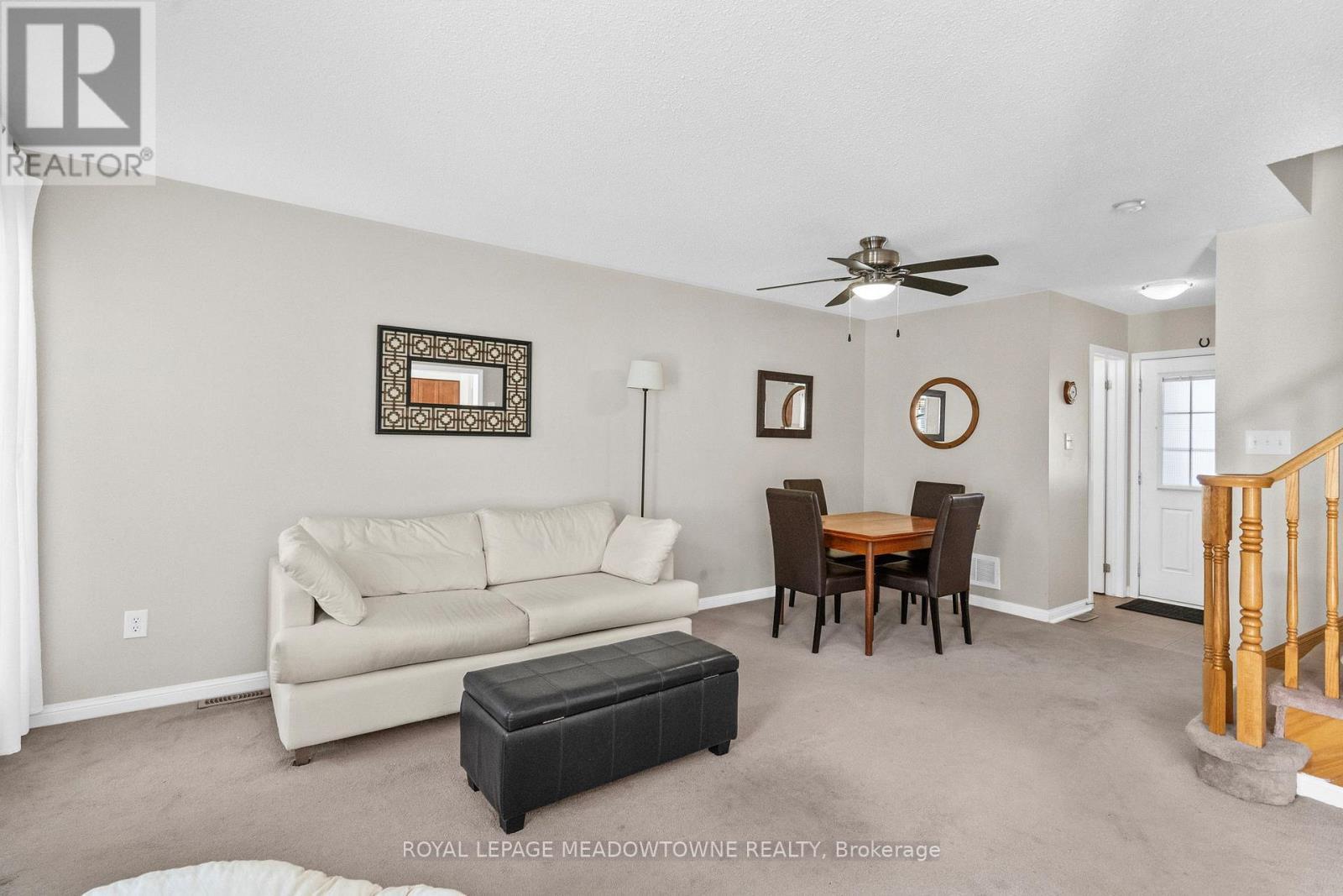 862 Stark Circle, Milton, ON - Indoor Photo Showing Living Room