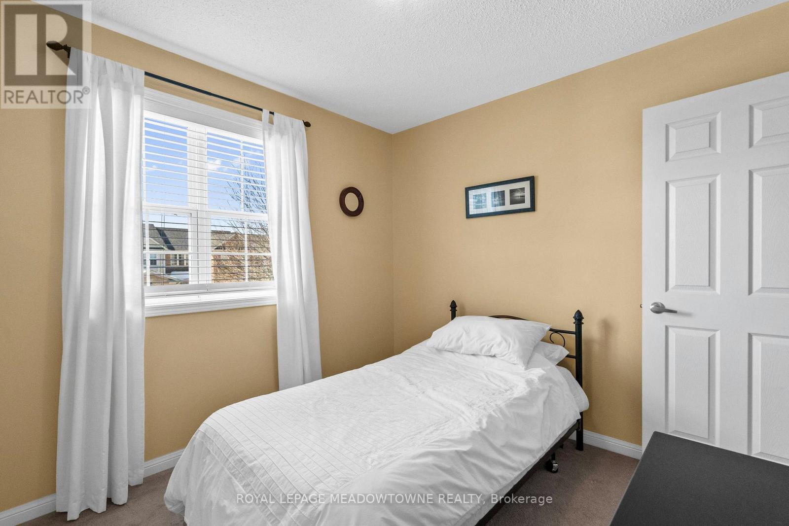 862 Stark Circle, Milton, ON - Indoor Photo Showing Bedroom