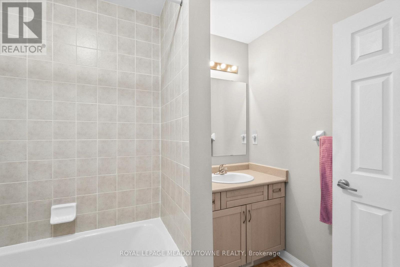 862 Stark Circle, Milton, ON - Indoor Photo Showing Bathroom