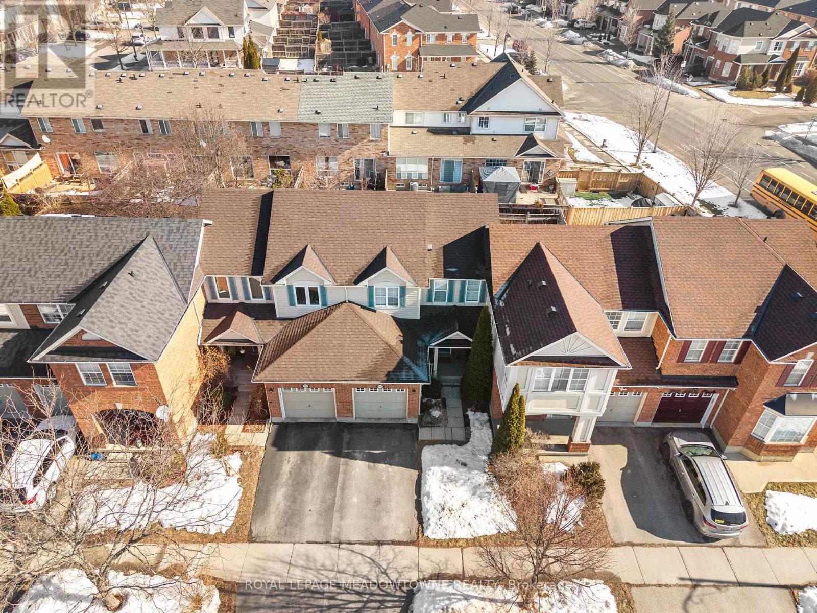 862 Stark Circle, Milton, ON - Outdoor With Facade