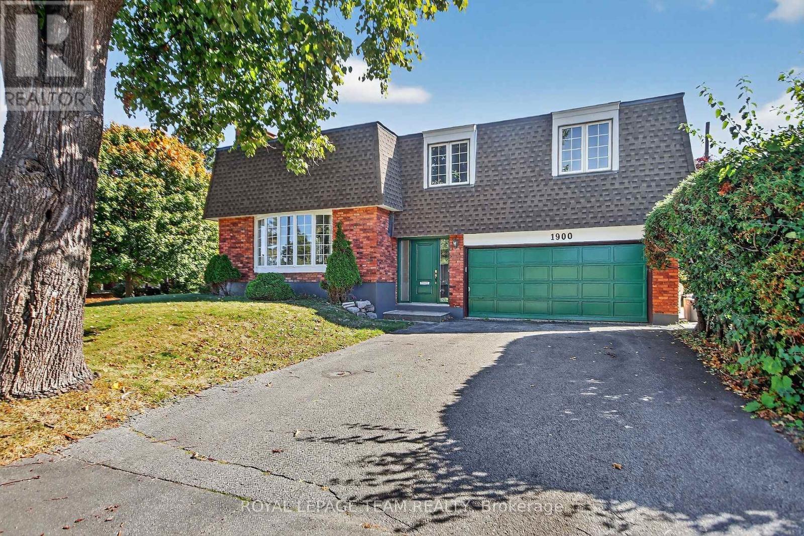 1900 Southampton Court, Ottawa, ON - Outdoor
