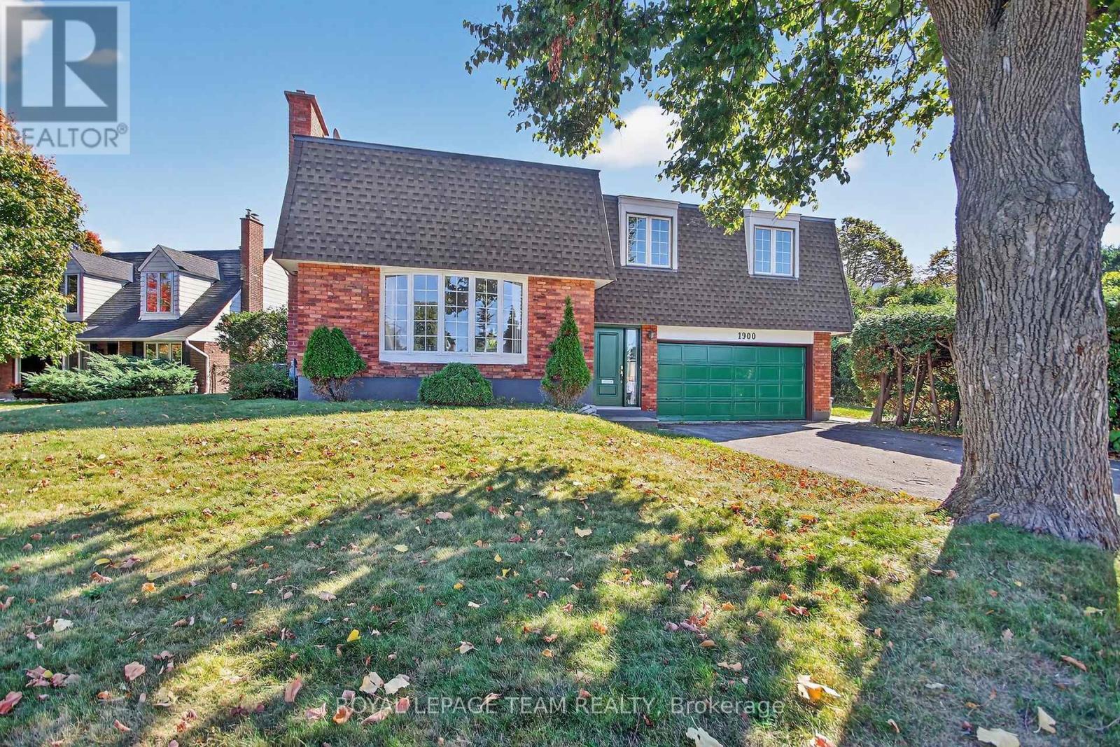 1900 Southampton Court, Ottawa, ON - Outdoor