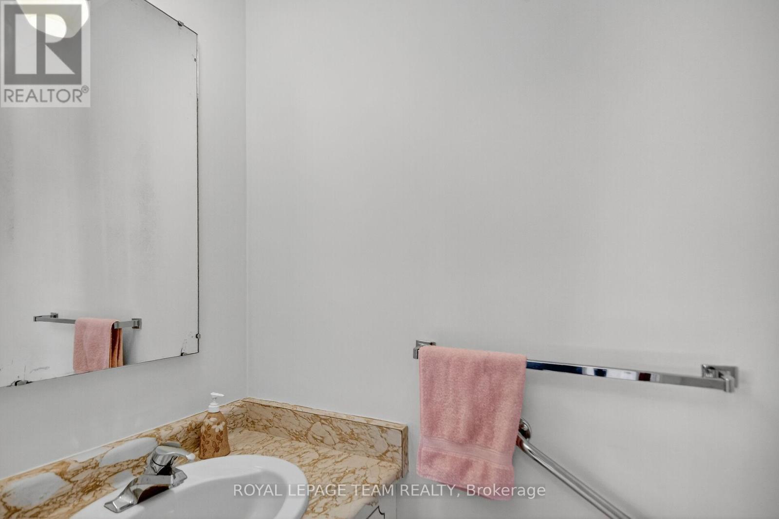 1900 Southampton Court, Ottawa, ON - Indoor Photo Showing Bathroom
