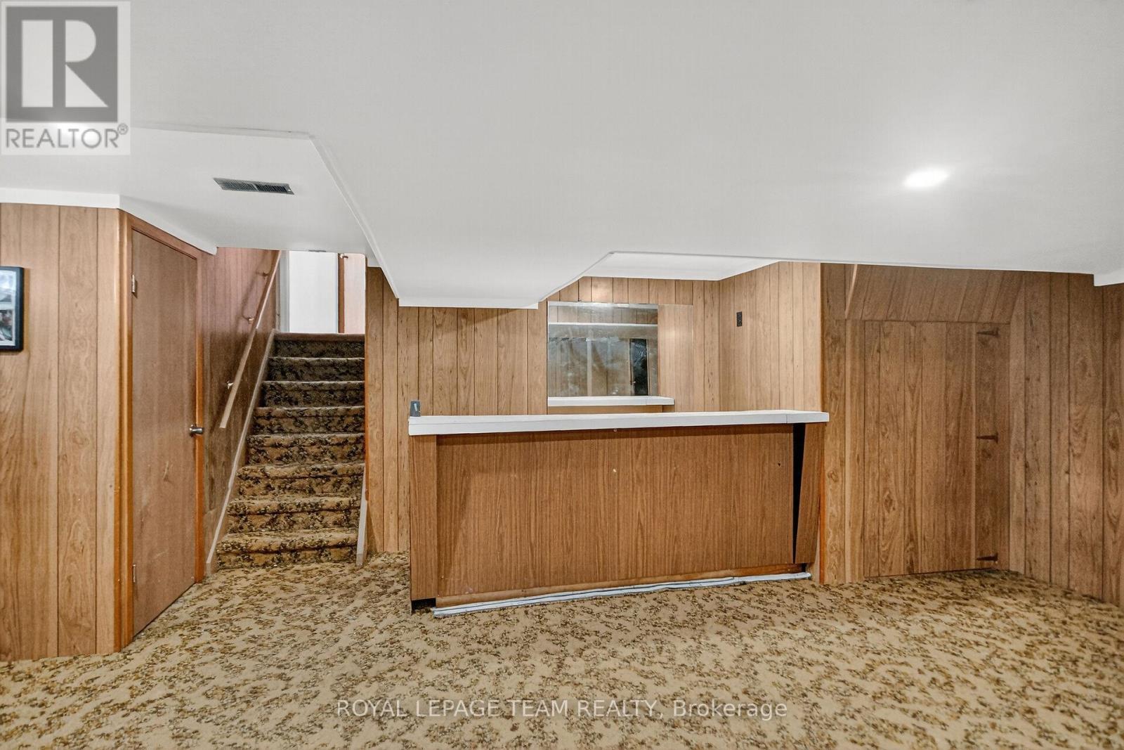 1900 Southampton Court, Ottawa, ON - Indoor Photo Showing Other Room