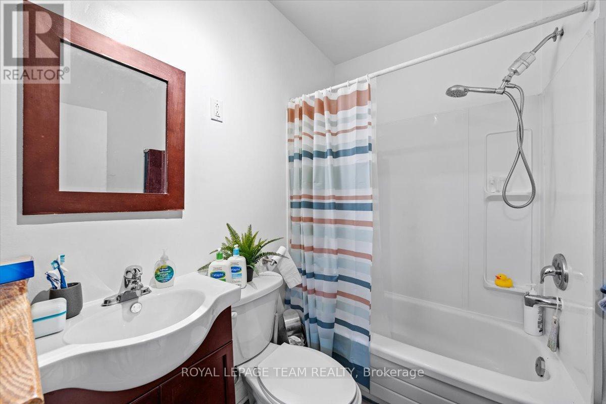 152 Glebe Avenue, Ottawa, ON - Indoor Photo Showing Bathroom