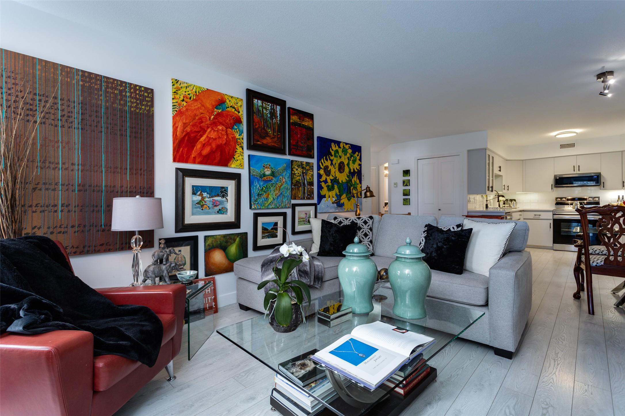 113-2350 Stillingfleet Road, Kelowna, BC - Indoor Photo Showing Living Room