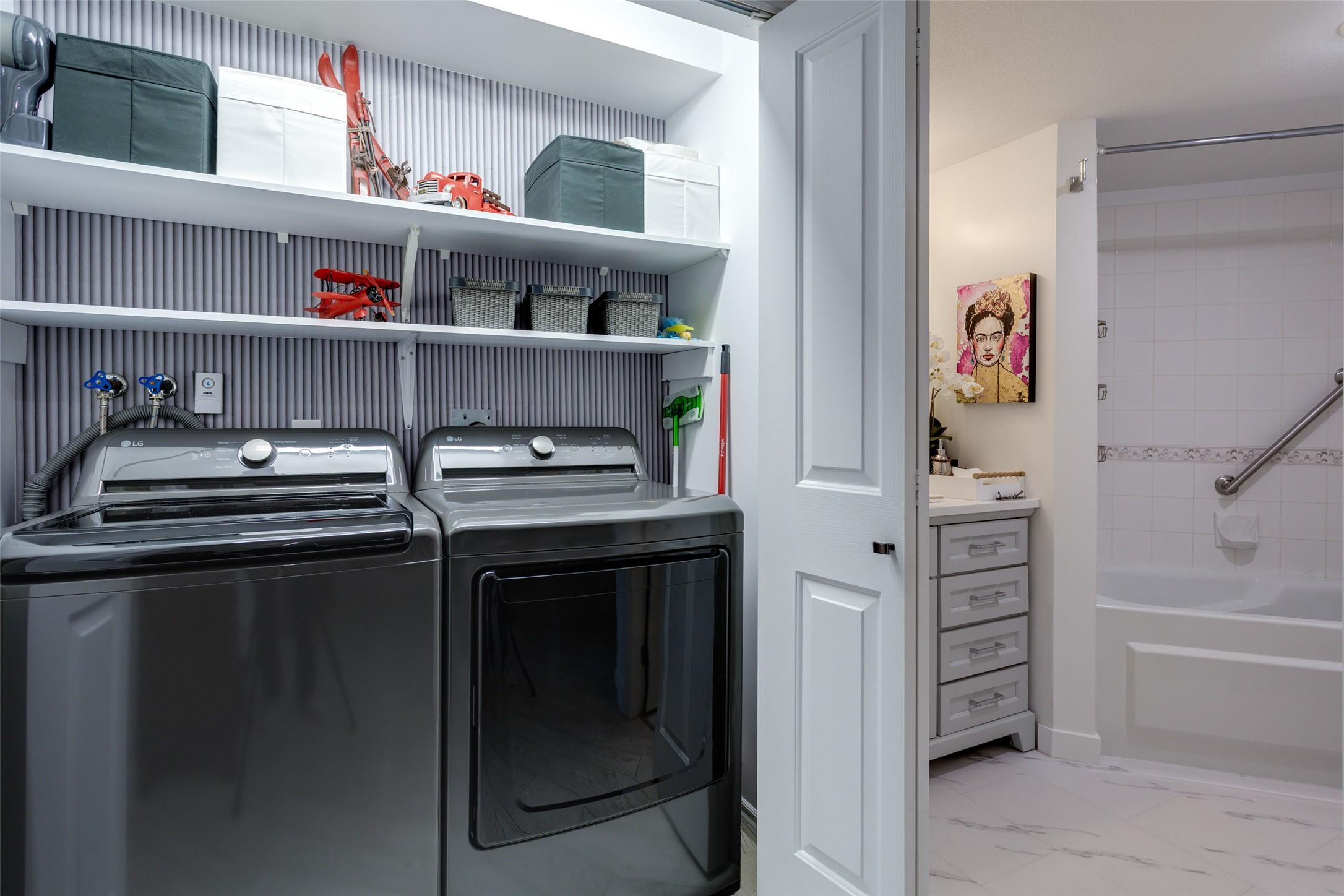 113-2350 Stillingfleet Road, Kelowna, BC - Indoor Photo Showing Laundry Room