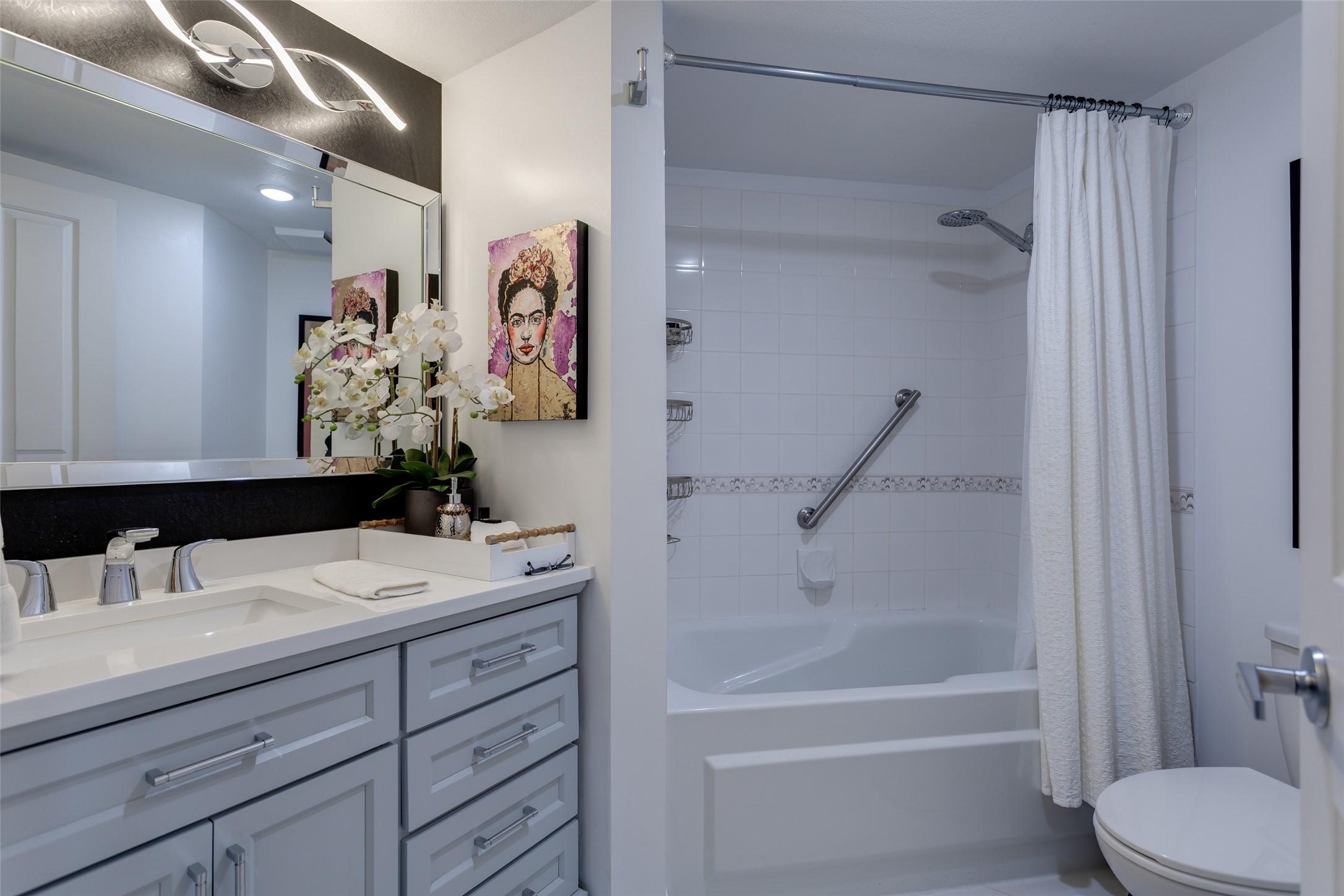 113-2350 Stillingfleet Road, Kelowna, BC - Indoor Photo Showing Bathroom