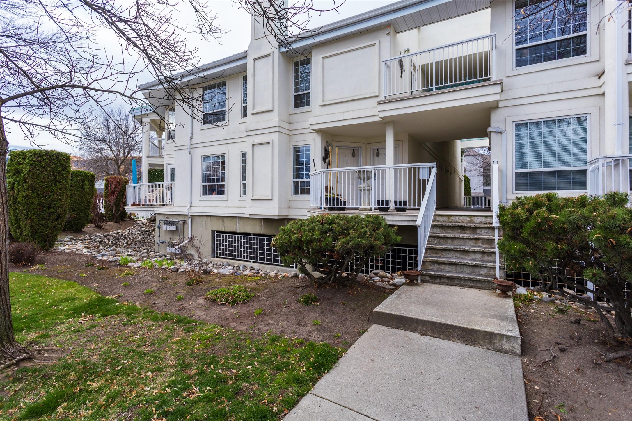 113-2350 Stillingfleet Road, Kelowna, BC - Outdoor With Facade