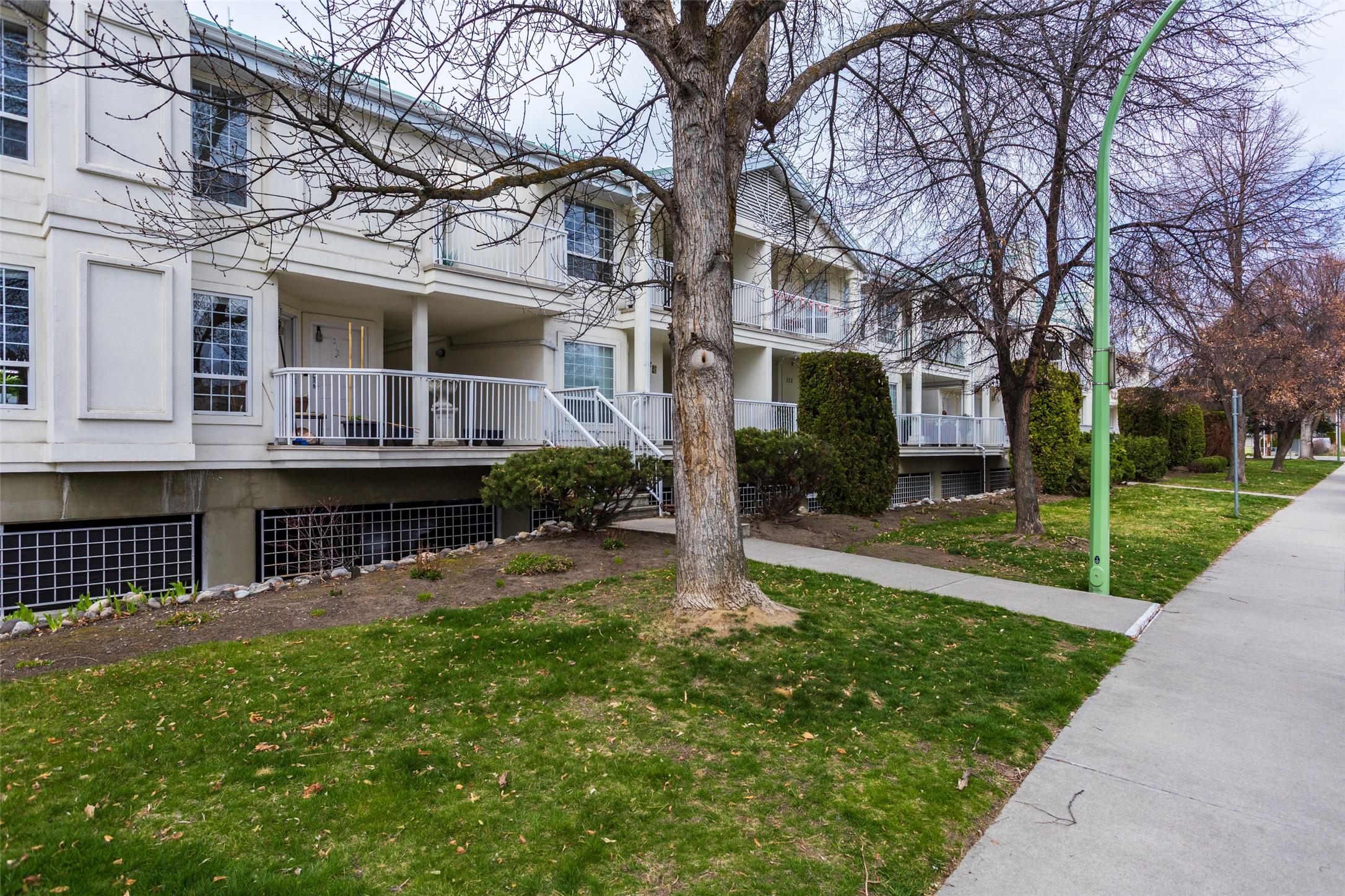 113-2350 Stillingfleet Road, Kelowna, BC - Outdoor With Facade