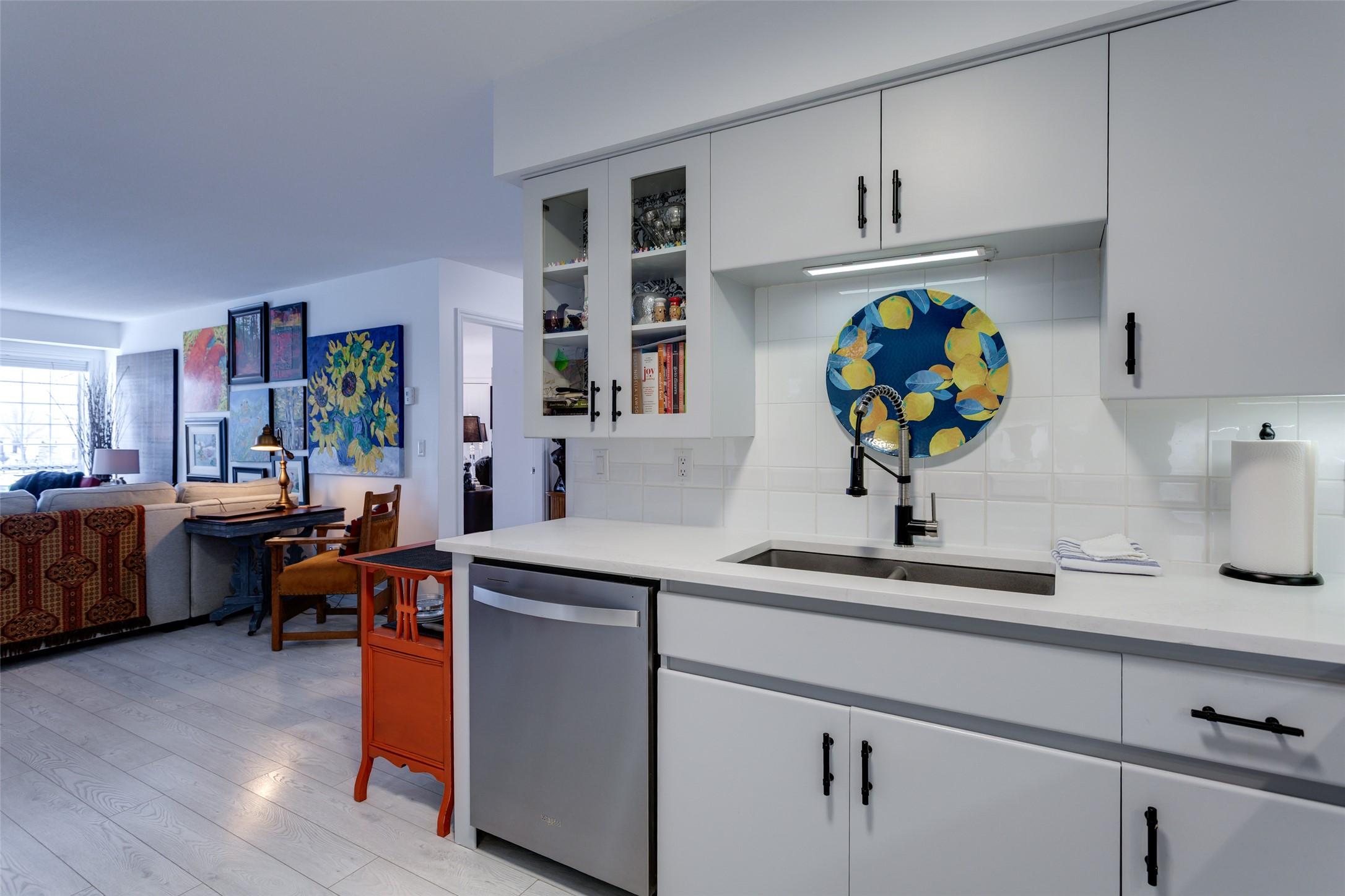 113-2350 Stillingfleet Road, Kelowna, BC - Indoor Photo Showing Kitchen With Double Sink
