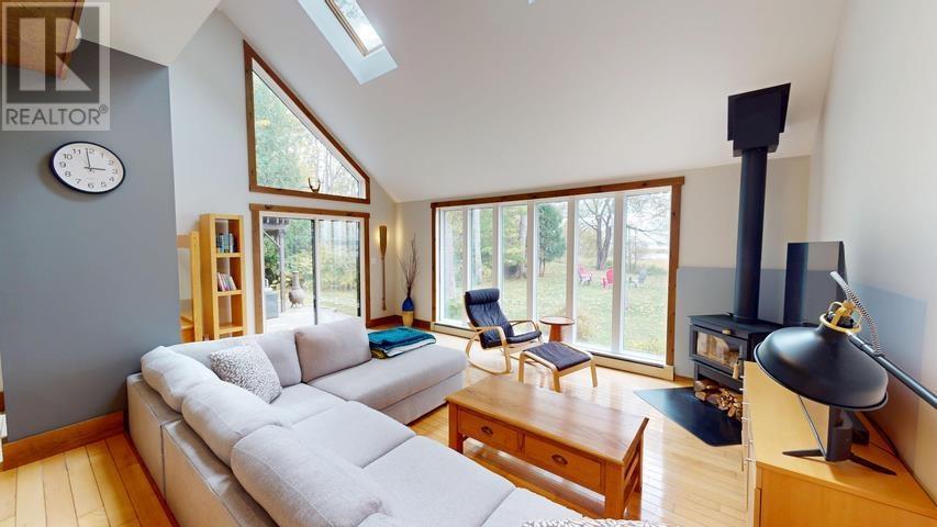 200 Watson Rd, Echo Bay, ON - Indoor Photo Showing Living Room