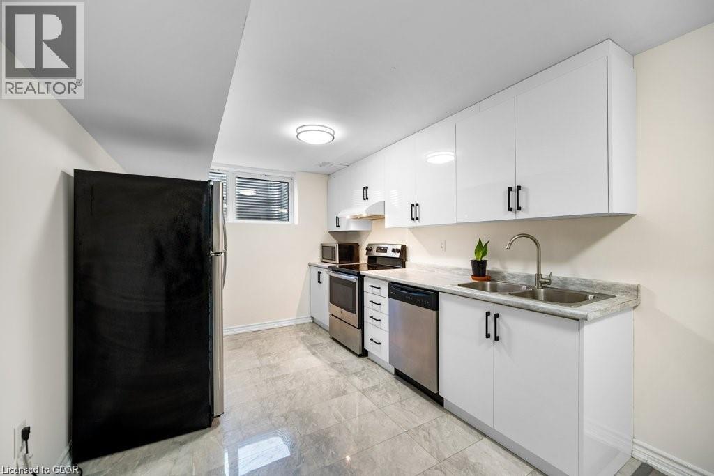 78 Couling Crescent, Guelph, ON - Indoor Photo Showing Kitchen With Double Sink