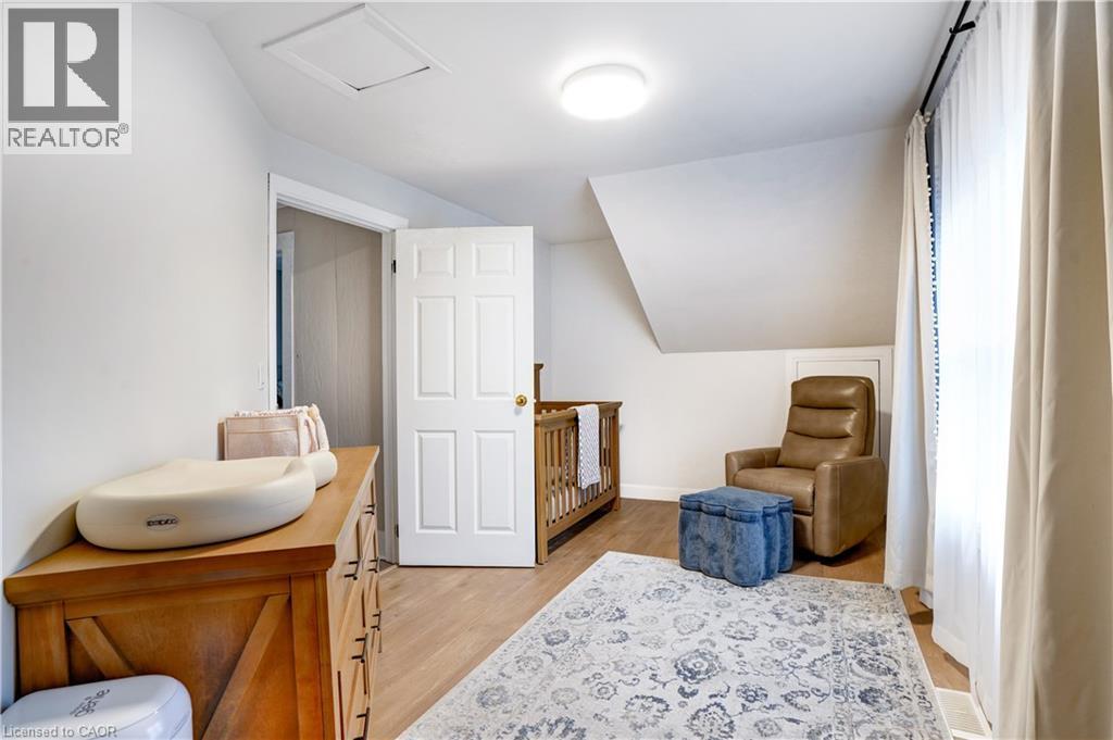 Living area with lofted ceiling and light wood-type flooring - 23247 Beattie Line, Elgin, ON - Indoor