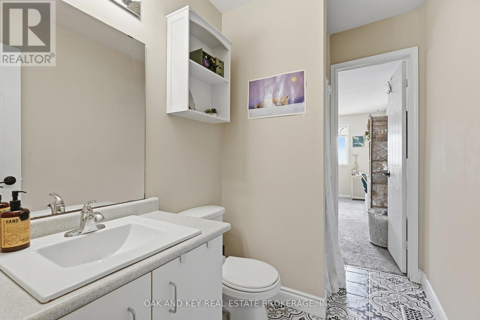 18 Chapman Court, London North (North I), ON - Indoor Photo Showing Bathroom