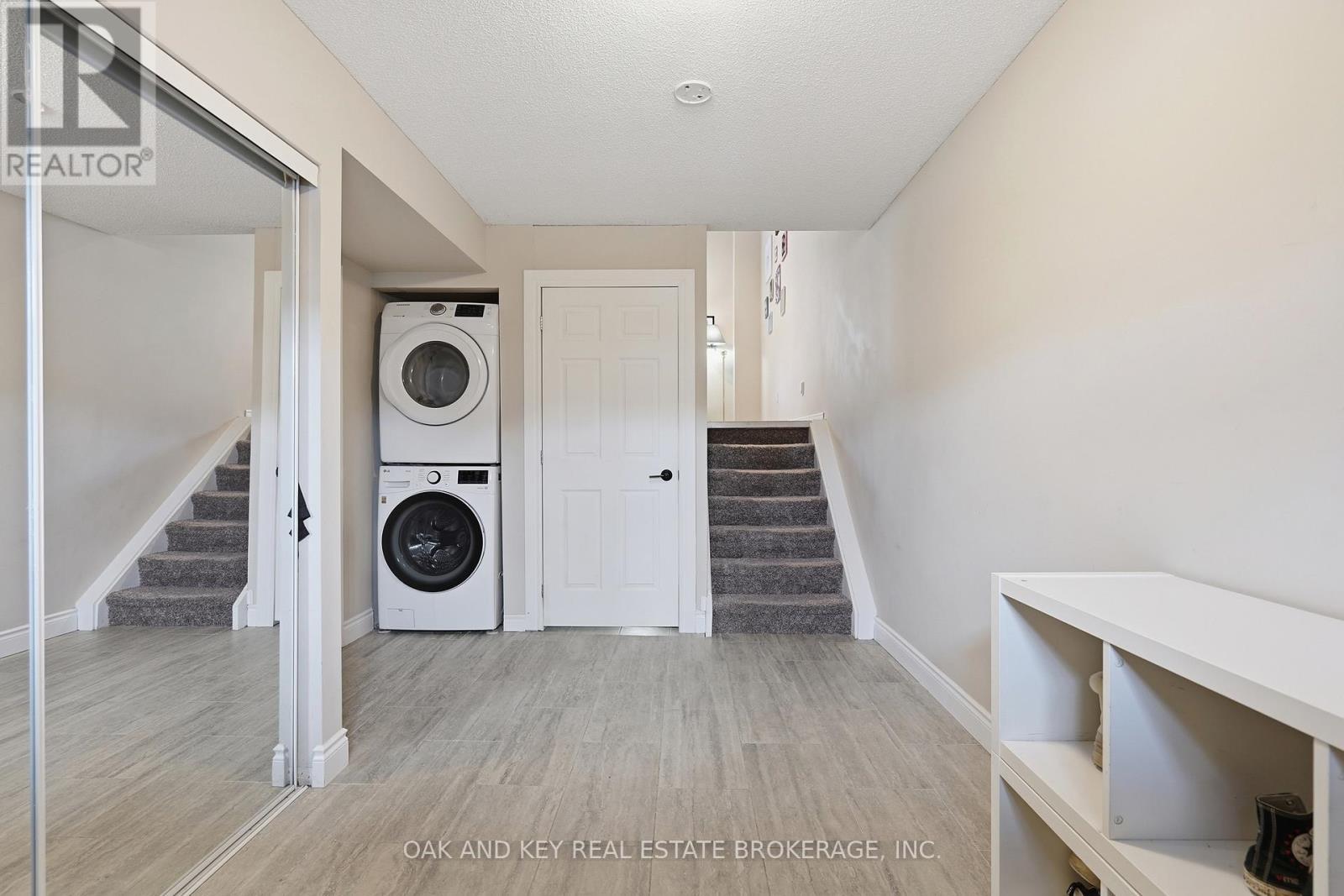 18 Chapman Court, London North (North I), ON - Indoor