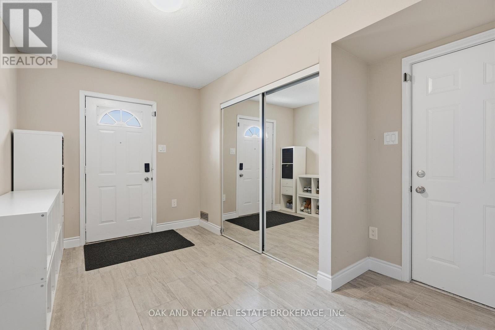 18 Chapman Court, London North (North I), ON - Indoor Photo Showing Other Room