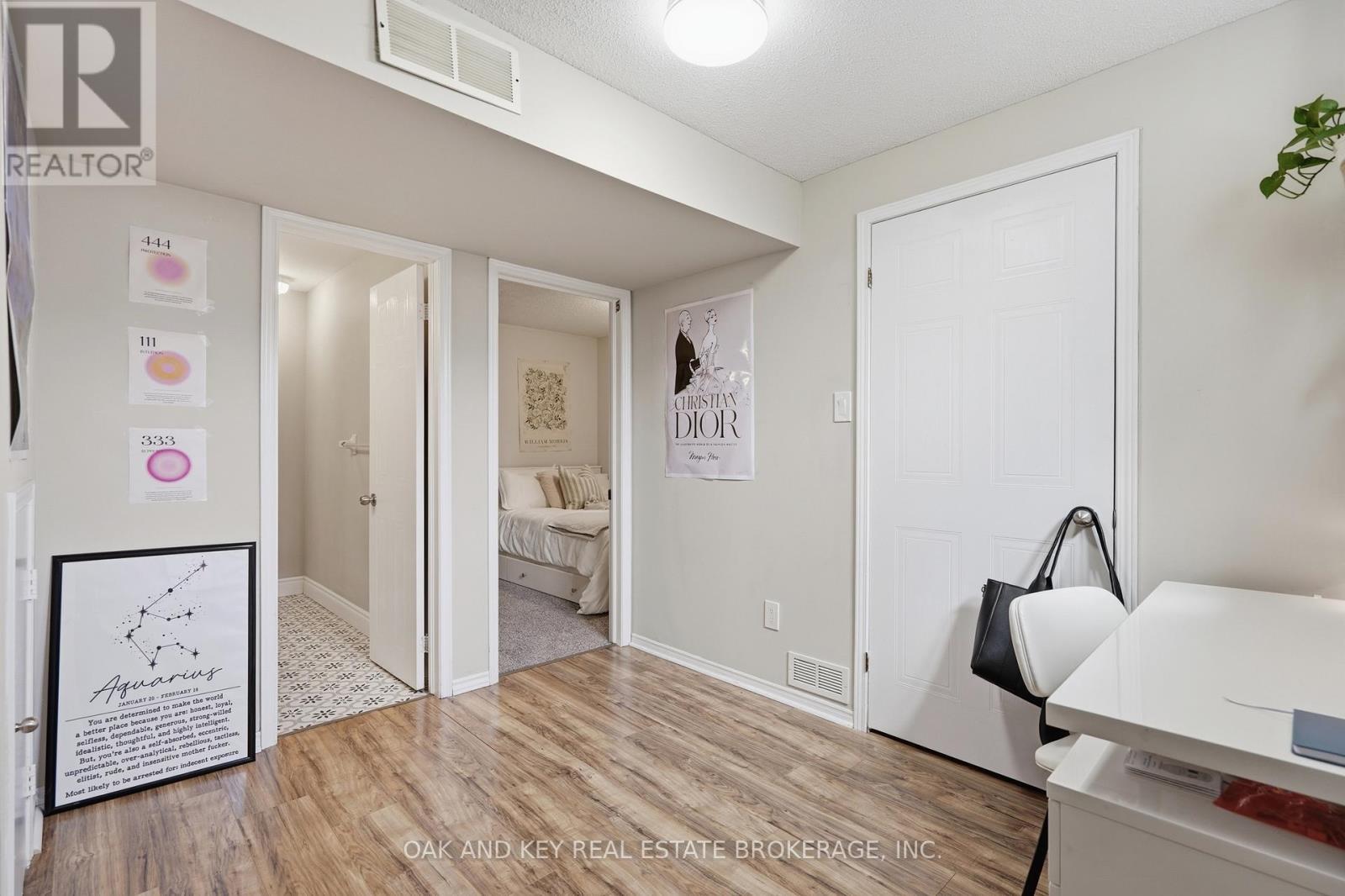 18 Chapman Court, London North (North I), ON - Indoor
