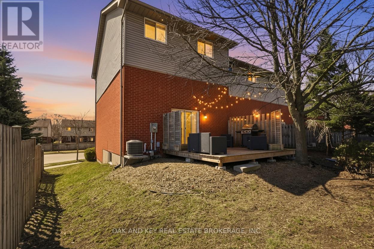 18 Chapman Court, London North (North I), ON - Outdoor