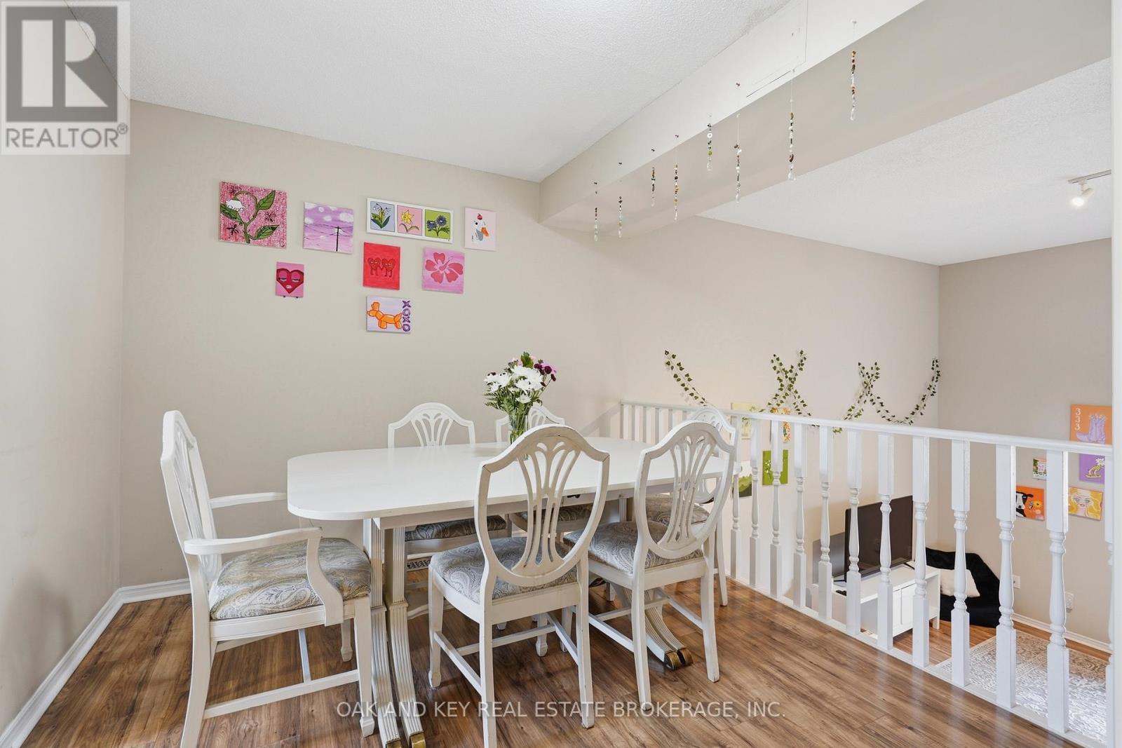 18 Chapman Court, London North (North I), ON - Indoor Photo Showing Dining Room
