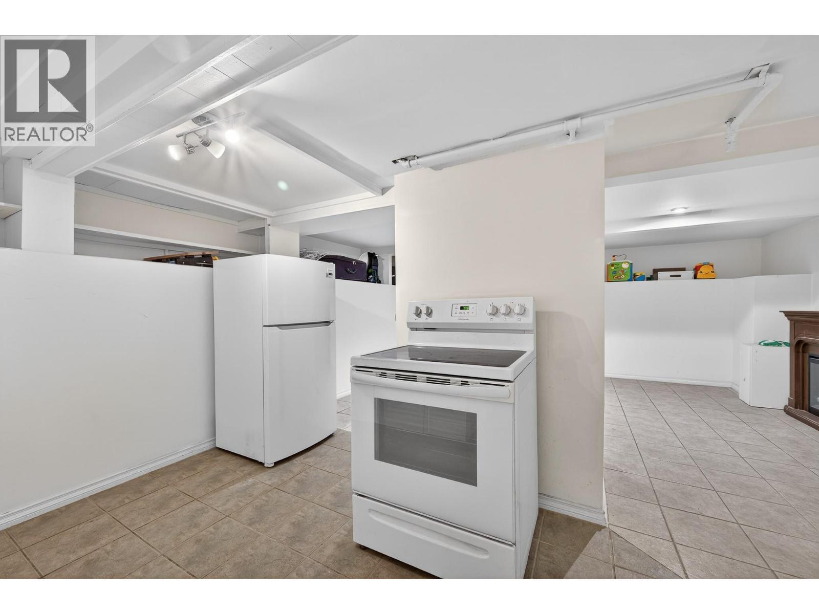 934 Westminster Avenue, Kamloops, BC - Indoor Photo Showing Kitchen