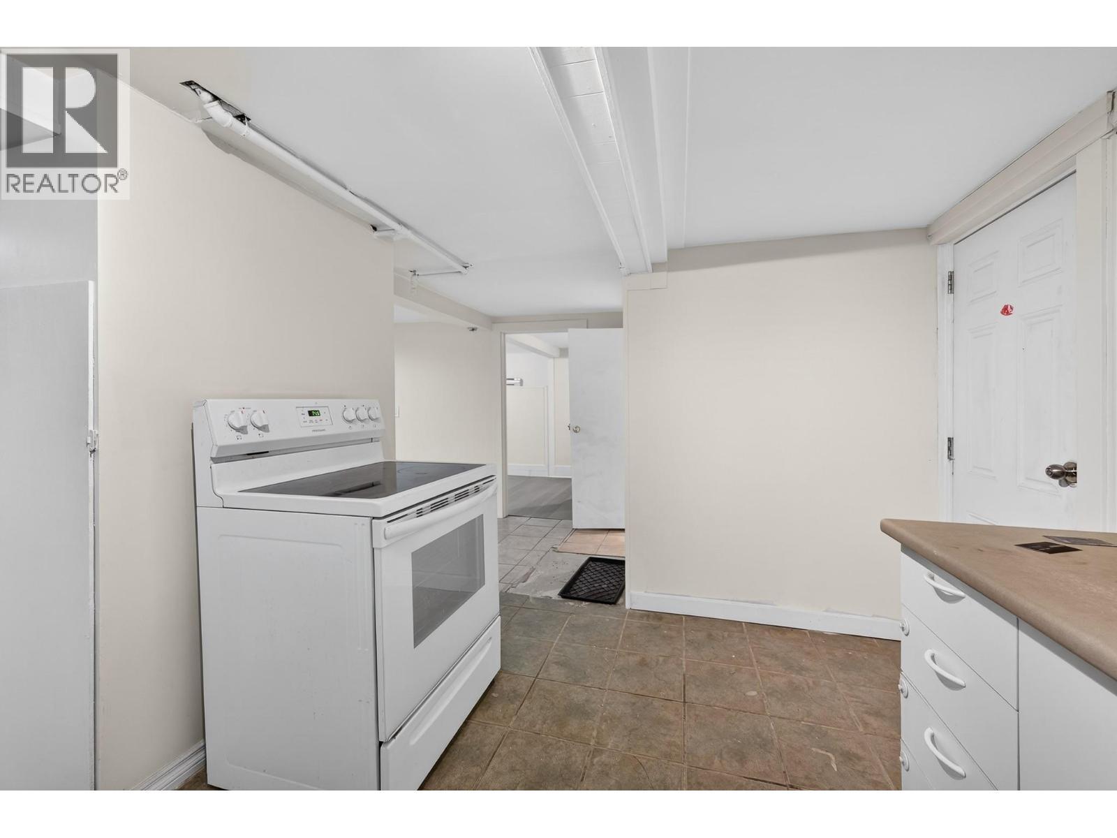 934 Westminster Avenue, Kamloops, BC - Indoor Photo Showing Laundry Room