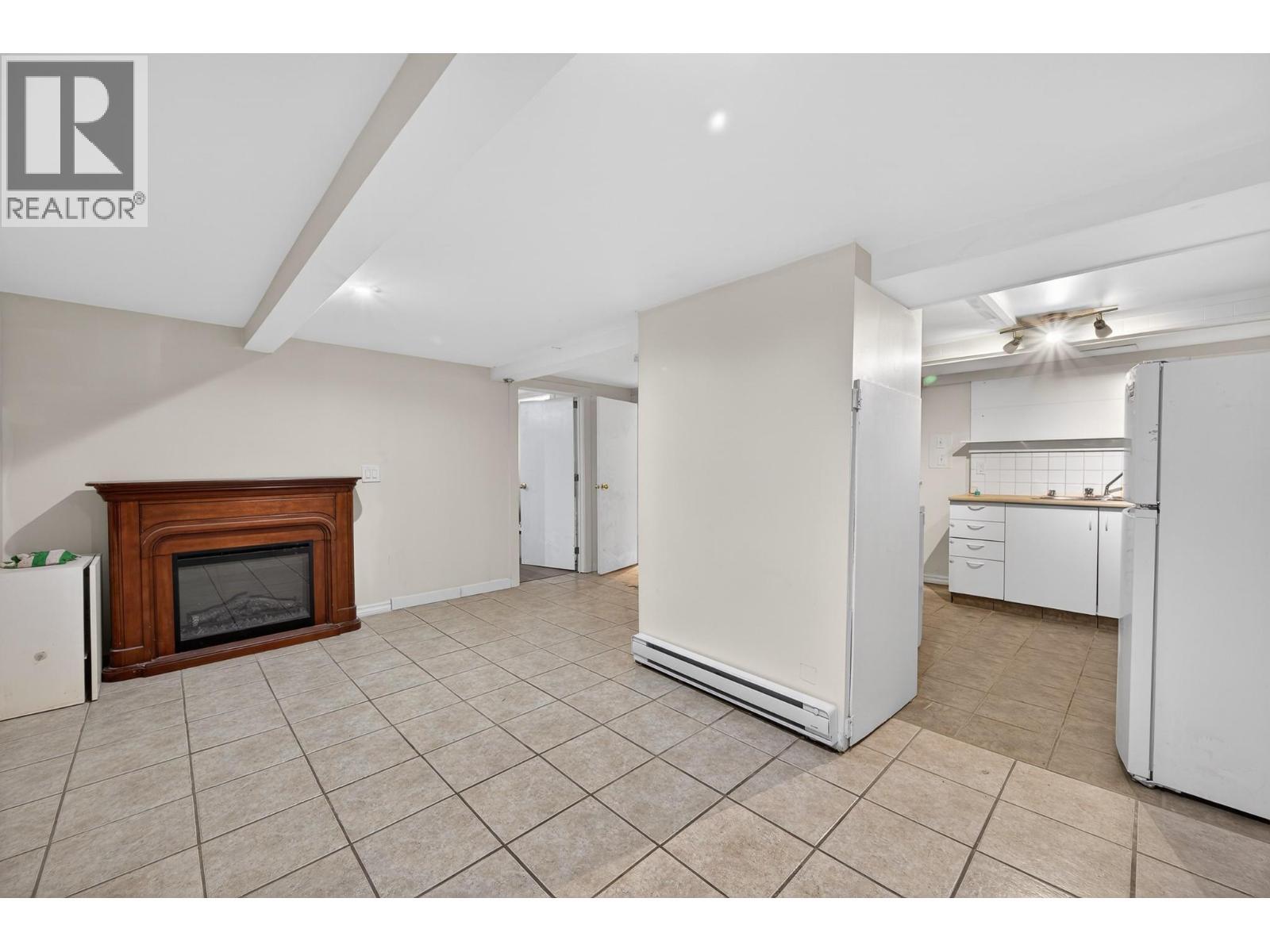 934 Westminster Avenue, Kamloops, BC - Indoor With Fireplace