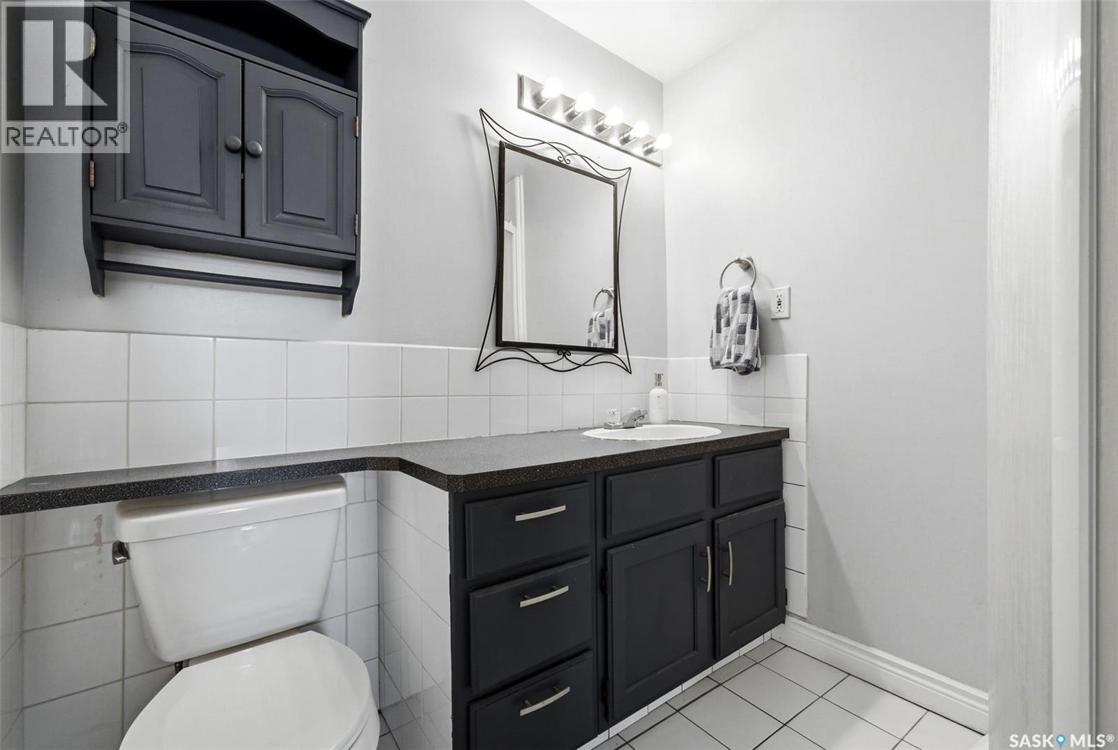 2075 Pasqua Street, Regina, SK - Indoor Photo Showing Bathroom