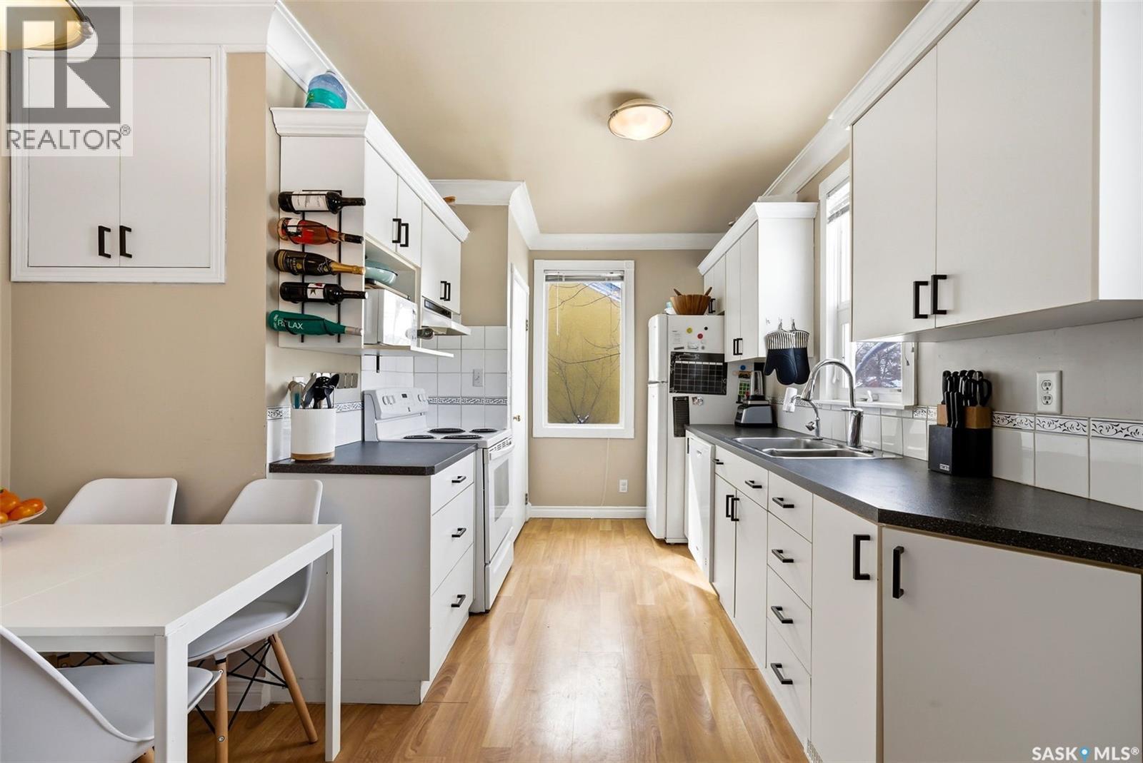 2075 Pasqua Street, Regina, SK - Indoor Photo Showing Kitchen