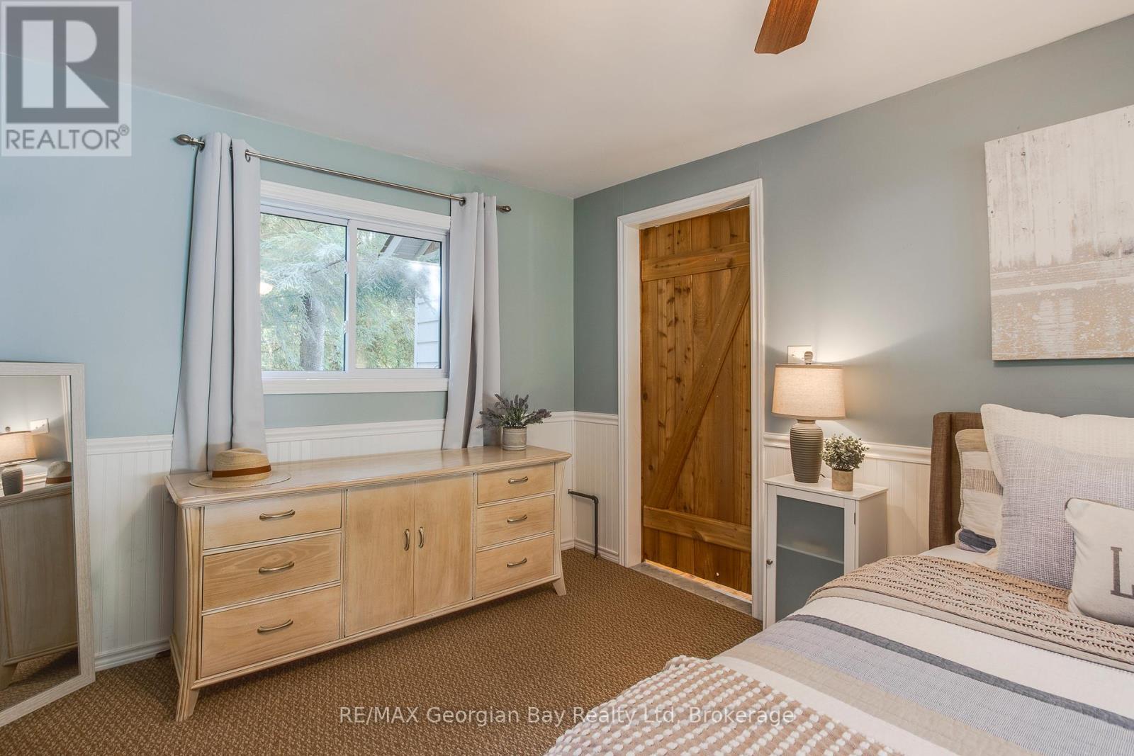 369 Tiny Beaches Road S, Tiny, ON - Indoor Photo Showing Bedroom