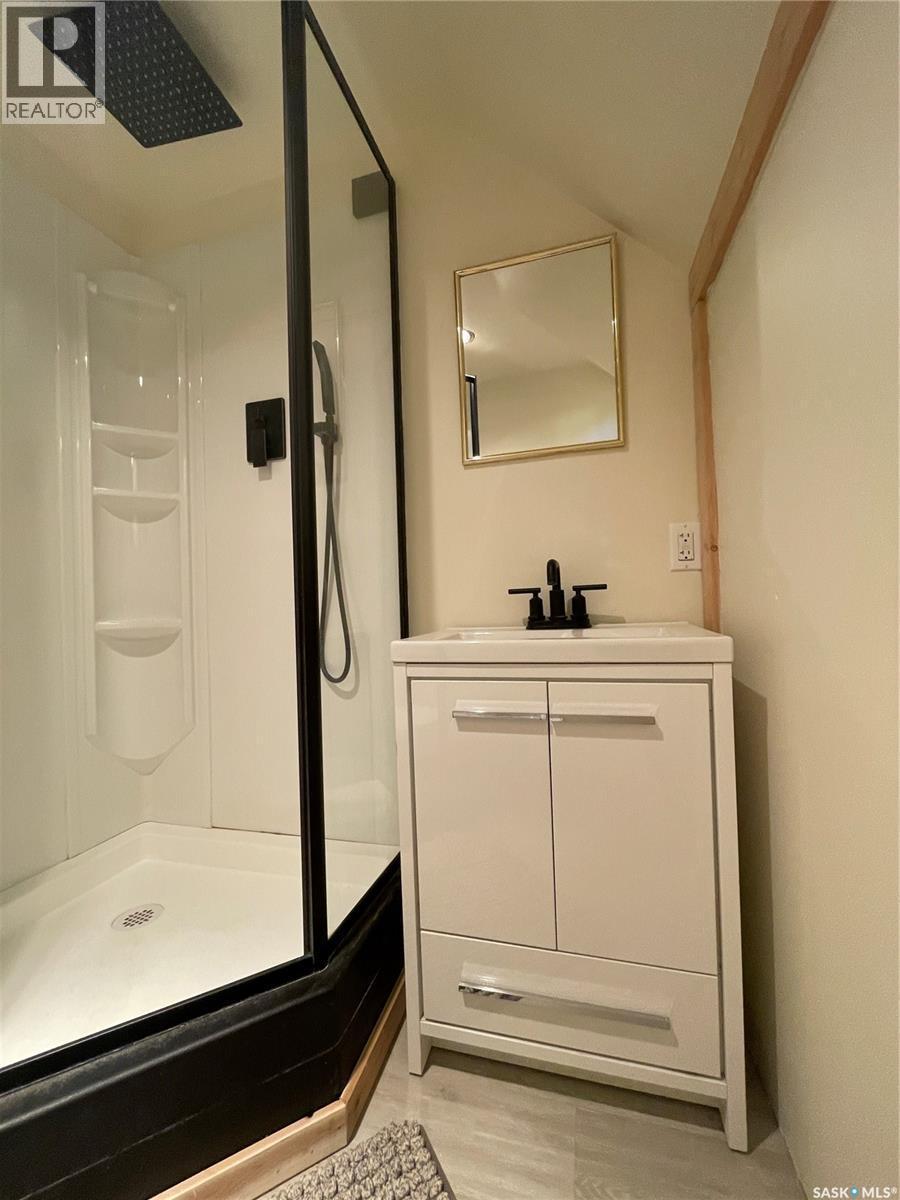 608 Whyte Street, Loreburn, SK - Indoor Photo Showing Bathroom