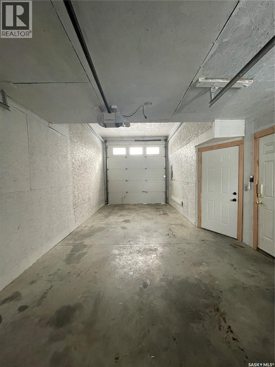 608 Whyte Street, Loreburn, SK - Indoor Photo Showing Garage