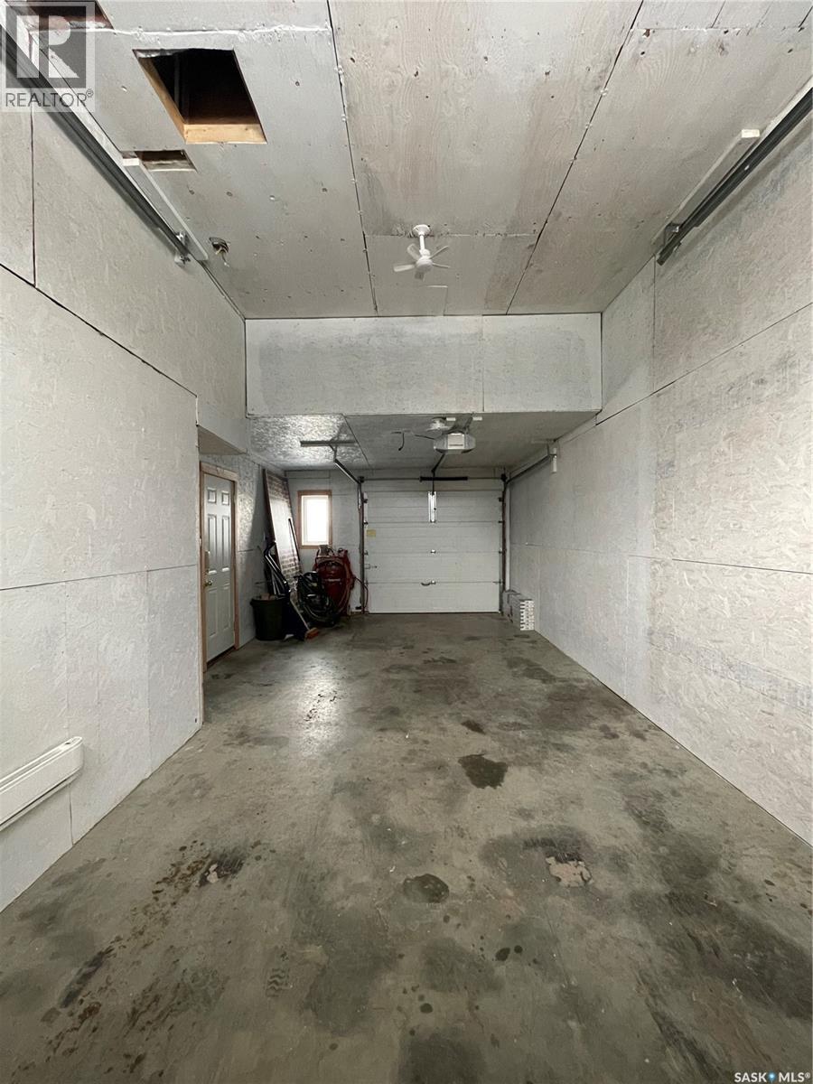 608 Whyte Street, Loreburn, SK - Indoor Photo Showing Garage