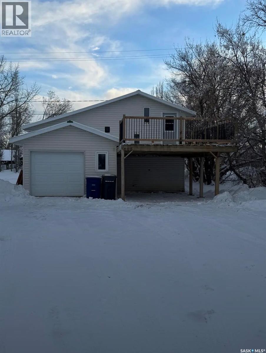 608 Whyte Street, Loreburn, SK - Outdoor With Deck Patio Veranda