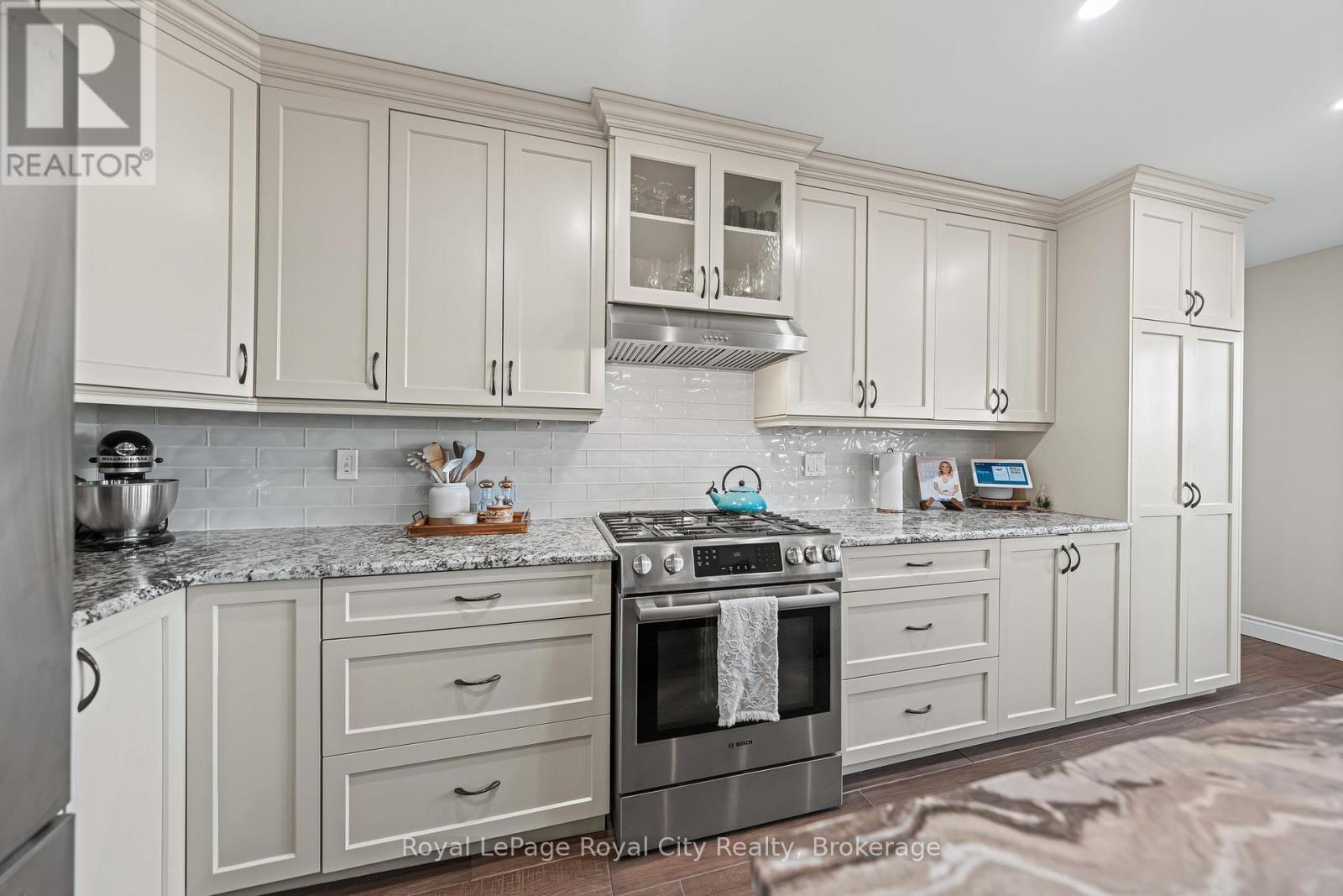103 Marshall Heights Road, West Grey, ON - Indoor Photo Showing Kitchen With Upgraded Kitchen