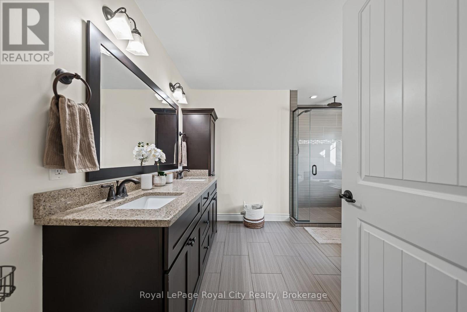5 pc Ensuite Bathroom - 103 Marshall Heights Road, West Grey, ON - Indoor Photo Showing Bathroom