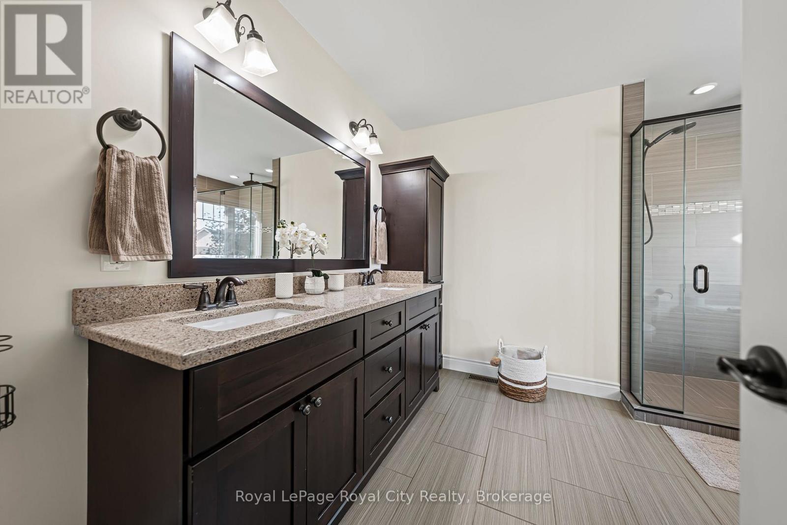5 pc Ensuite Bathroom - 103 Marshall Heights Road, West Grey, ON - Indoor Photo Showing Bathroom